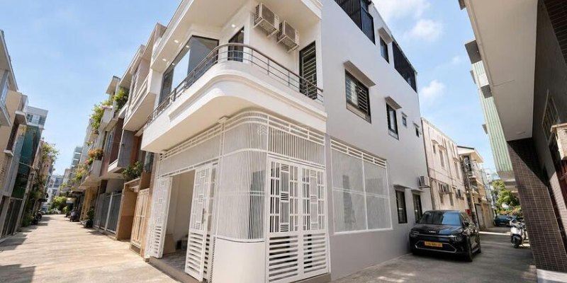 Nhà lô góc kiệt ô tô tại Thanh Khê